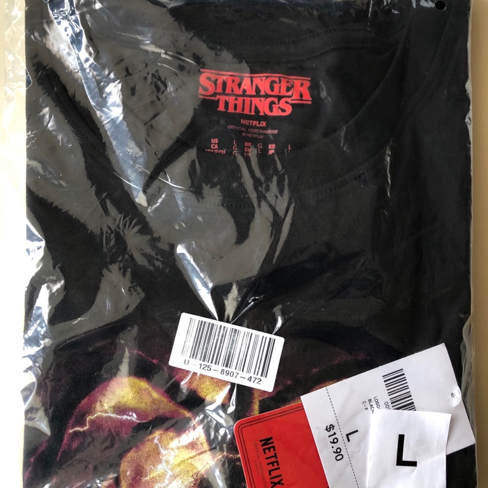 F21 Men’s Stranger Things 2 Vintage Graphic Tee